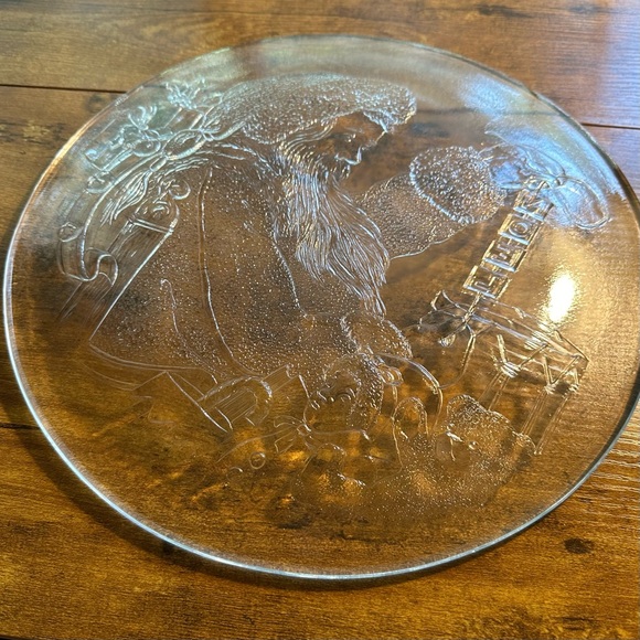 Noel Santa Claus Clear Glass Embossed 13" Round Serving Tray Platter - Picture 2 of 6